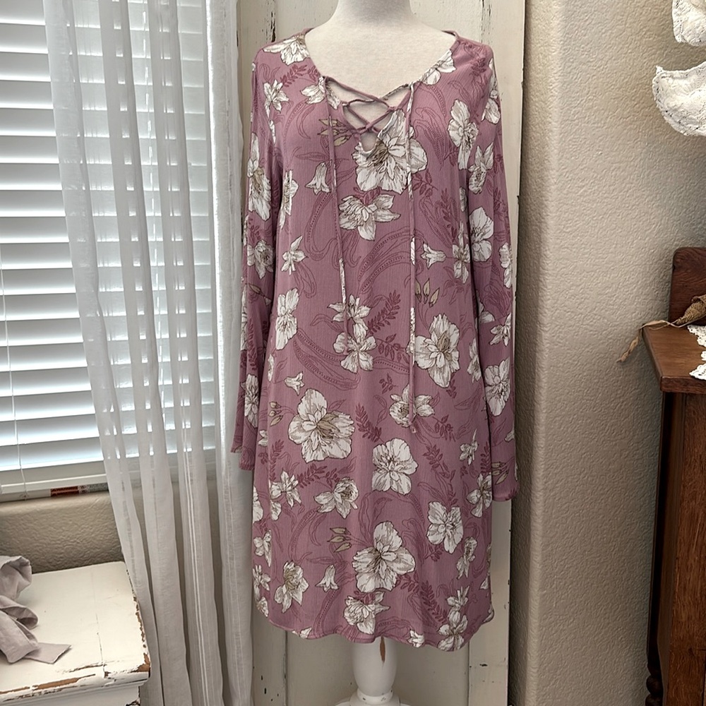 Cute dress with flutter sleeves and pockets